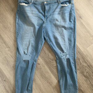 Levi's Signature Women’s Plus Size High Rise Ripped Denim Jeans